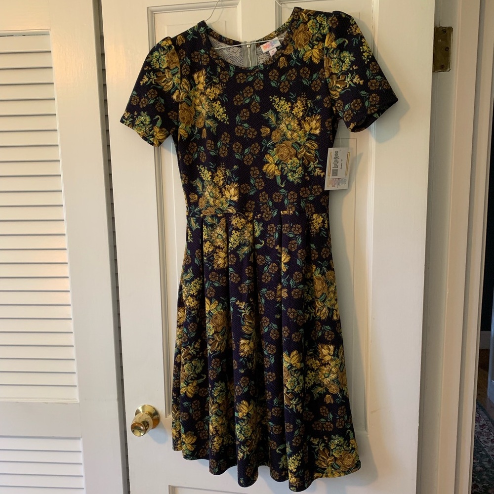 NWT Lularoe Amelia dress size medium